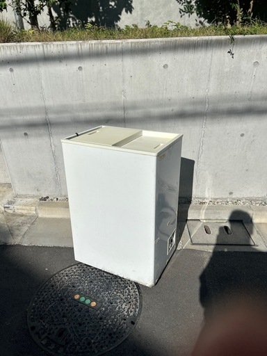 縦型冷凍庫60リットル