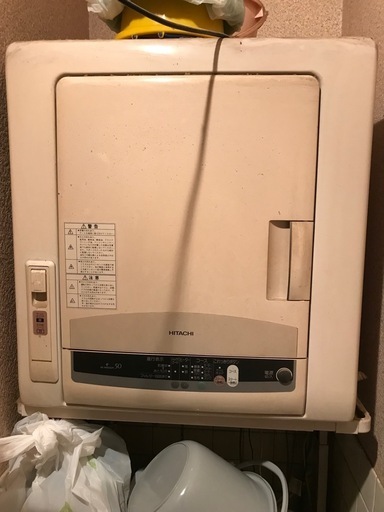 古い衣類乾燥機と台