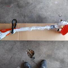 新品スチール小型充電草刈り機、バッテリー刈り払い機