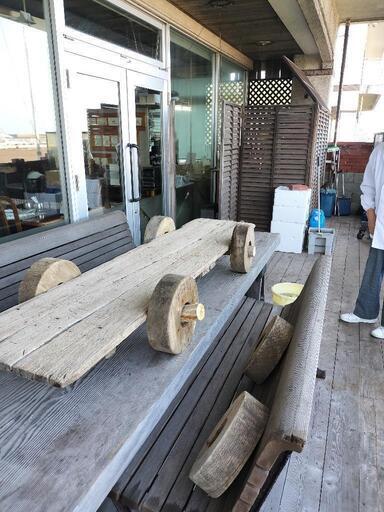 創作工房せきね代表作品\n\n作品名　花台（老木）一枚板