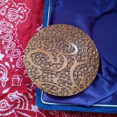 国際花と緑の博覧会 公式記念メダル 大きさ約7.5センチ厚さ6ミリから8ミリ画像参照重さ約292グラム 画像参照入れ物幅約19センチ
財団法人 国際花と緑の博覧会協会
キレイな状態です。貴重な一品