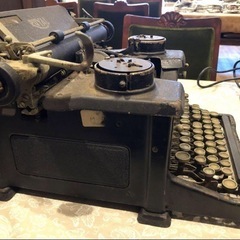 アンティーク　タイプライター　インテリアに🎵