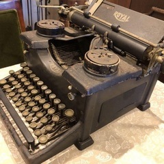 アンティーク　タイプライター　インテリアに🎵