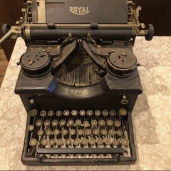 アンティーク　タイプライター　インテリアに🎵