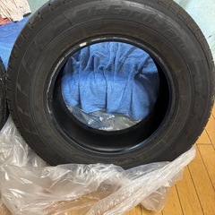 キャラバン　夏タイヤ　195/80r15 新車外し