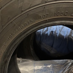 キャラバン　夏タイヤ　195/80r15 新車外し