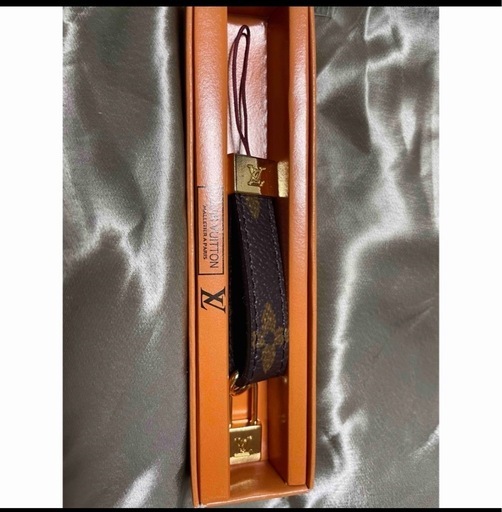 ルイヴィトン キーホルダー ストラップ モノグラム バッグチャーム