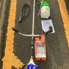 刈り払い機、散布機付き　❗️美品✨　　　　バラ売り可能❗️鎌、ノコ、剪定バサミ、ヘルメッ、セット‼️