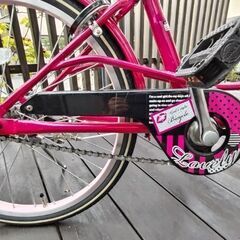 女の子20インチ自転車ピンクかわいいオシャレヘルメット付き小学生1