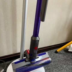 DysonDigitalSlimFluffy SV18　ダイソン掃除機スタンド付