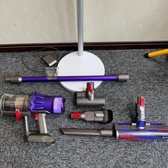 DysonDigitalSlimFluffy SV18　ダイソン掃除機スタンド付