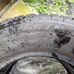 古いが新品？多種軽自動車・コンパクトカーに装着可能？スタッドレスタイヤ４本セット