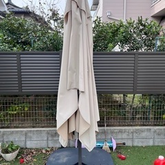 【売約済】IKEA ハンギングパラソル セグラロー 別売り土台付 屋外保管中多少のキズ汚れあり。