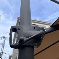 【売約済】IKEA ハンギングパラソル セグラロー 別売り土台付 屋外保管中多少のキズ汚れあり。