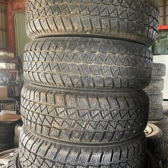 期間限定価格❗️205/65/r15 フルピン スパイクタイヤ 冬タイヤ スタッドレス 15インチ