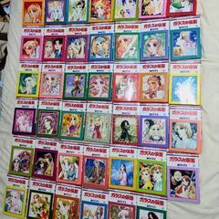 【ガラスの仮面 全41巻セット】 名作「ガラスの仮面」のセット。演劇をテーマにした深いストーリーが展開され、長年にわたり愛されている作品です。