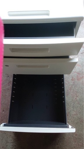 定価23万 内田洋行 3枚引違い書庫+ラテラルキャビネット ダイヤル錠