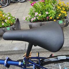 ＪＥＥＰ　折りたたみ自転車　２０インチ　６変速　青　配達可能