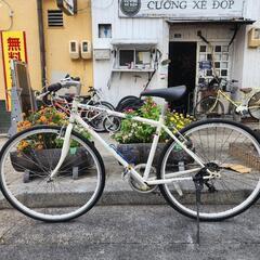 クロスバイク　７００ｘ２８ｃ　６変速　サドル　新品　白　配達可能