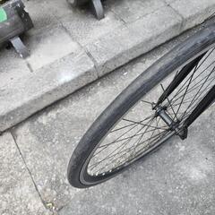 クロスバイク　７００ｘ２８ｃ　６変速　黒　配達可能