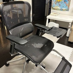 【美品】Ergohuman Pro オットマン付 タブレットスタンド付