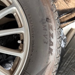 ブリジストン スタッドレスタイヤ 美品　225/65R17
