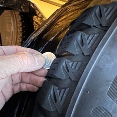 ブリジストン スタッドレスタイヤ 美品　225/65R17
