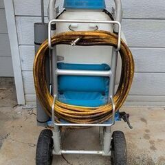 背負動力散布機MS052と手引きキャリー