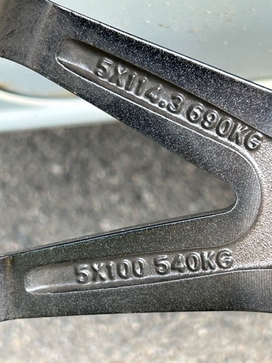 中古スタッドレス215/65R16ブリザックVRX3アルファード、ヴェルファイア 中古スタッドレス215/65R16ブリザックVRX3アルファード、ヴェル