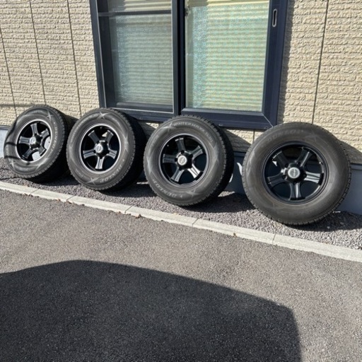 ランクル100 200 スタッドレスタイヤホイールセット (ルイアン 