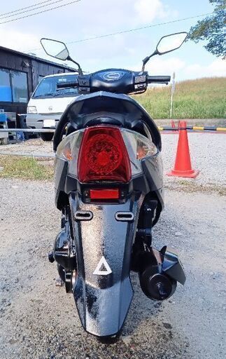 優れたエンジン。SYM GT125。バッテリーは完全に充電されています