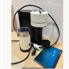 ネスプレッソ コーヒーメーカー ヴァーチュオ ネクスト GCV1/GDV1 2023年製 ネスプレッソ ミルク加熱泡立て器 中古品 2点セット 箱無