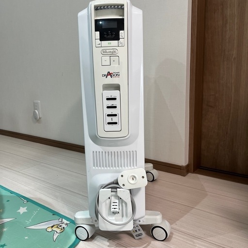 I774 ☆ 極美品！ DeLonghi コンベクターヒーター 8～10畳用 デロンギ