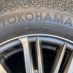 スタッドレスタイヤ215/60r16