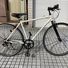 クロスバイク 700x28c 美品 サドル 新品 黒 配達可能