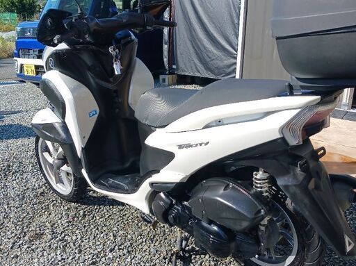 トリシティ125.好調.綺麗.始動動画 トリシティ125.キレイ.始動動画 普通免許仕様もOK】トリシティ125 走行