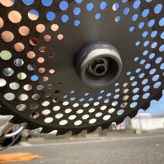 丸山 BIG-M＜ 分割式 エンジン刈払機 BCW2340S ＞ 分割式刈払機 排気量23cc Rスタート　リサイクルショップ宮崎屋　佐土原店　24.10.30F