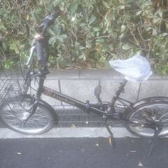 整備済み中古自転車　20インチ　税別￥14.800-　折り畳み自転車　LEDオートライト　外装６段　ブラック/ブラウン1030