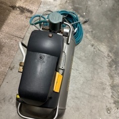 エアーコンプレッサー　30l 日立　オイルフリーベビコン