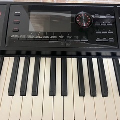 Roland シンセサイザー FA-08　