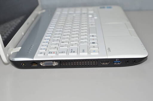 NEC Lavie LS550/F(CPU： Core i5 2430M 2.4GHz/メモリ：4GB/HDD 