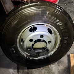 トラックのタイヤホイール
