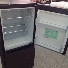 「ジモティー見た」で5％OFF！【2ドア冷凍冷蔵庫】2ドア冷凍冷蔵庫 Hisense ﾊｲｾﾝｽ HR-G13C-BR 135L 2022年製:ダークブラウン