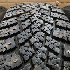 引き取り 225/60R16 4本 スパイクタイヤ ノキアン カップピン バリ溝   