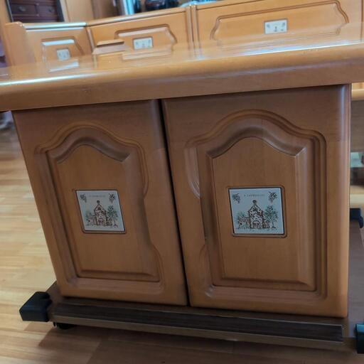 値下げ！ヴィンテージ ナラ無垢材　花柄キャビネット 北海道旭川 勇峰工芸 ヴィンテージ ナラ無垢材 花柄キャビネット 北海道旭川 勇峰工芸