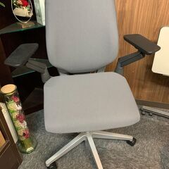 ★来店限定★　Steelcase オフィスチェア Gesture グレー