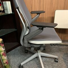 ★来店限定★　Steelcase オフィスチェア Gesture グレー