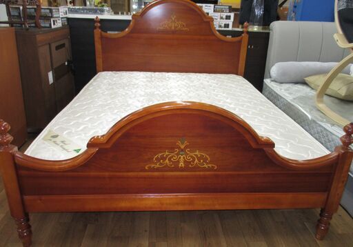 R535 Australia製 おしゃれ 天然木 ワイドダブル ベッド、幅150cm Used・美品 R535 Australia製 おしゃれ 天然木 ワイドダブル ベッド、幅150cm Used