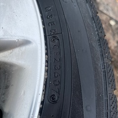 215/60r17日産純正スノータイヤ