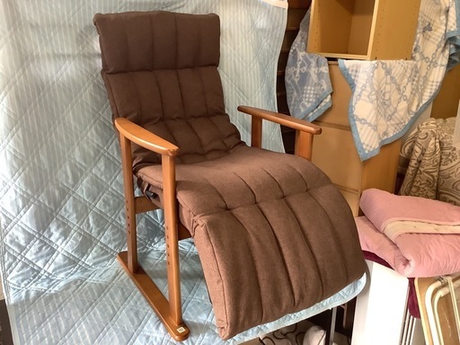 ニトリ 4段調整 高座椅子（グランデ）
1年くらいしか使っていなくて綺麗な方だ ニトリ 4段調整 高座椅子 グランデ